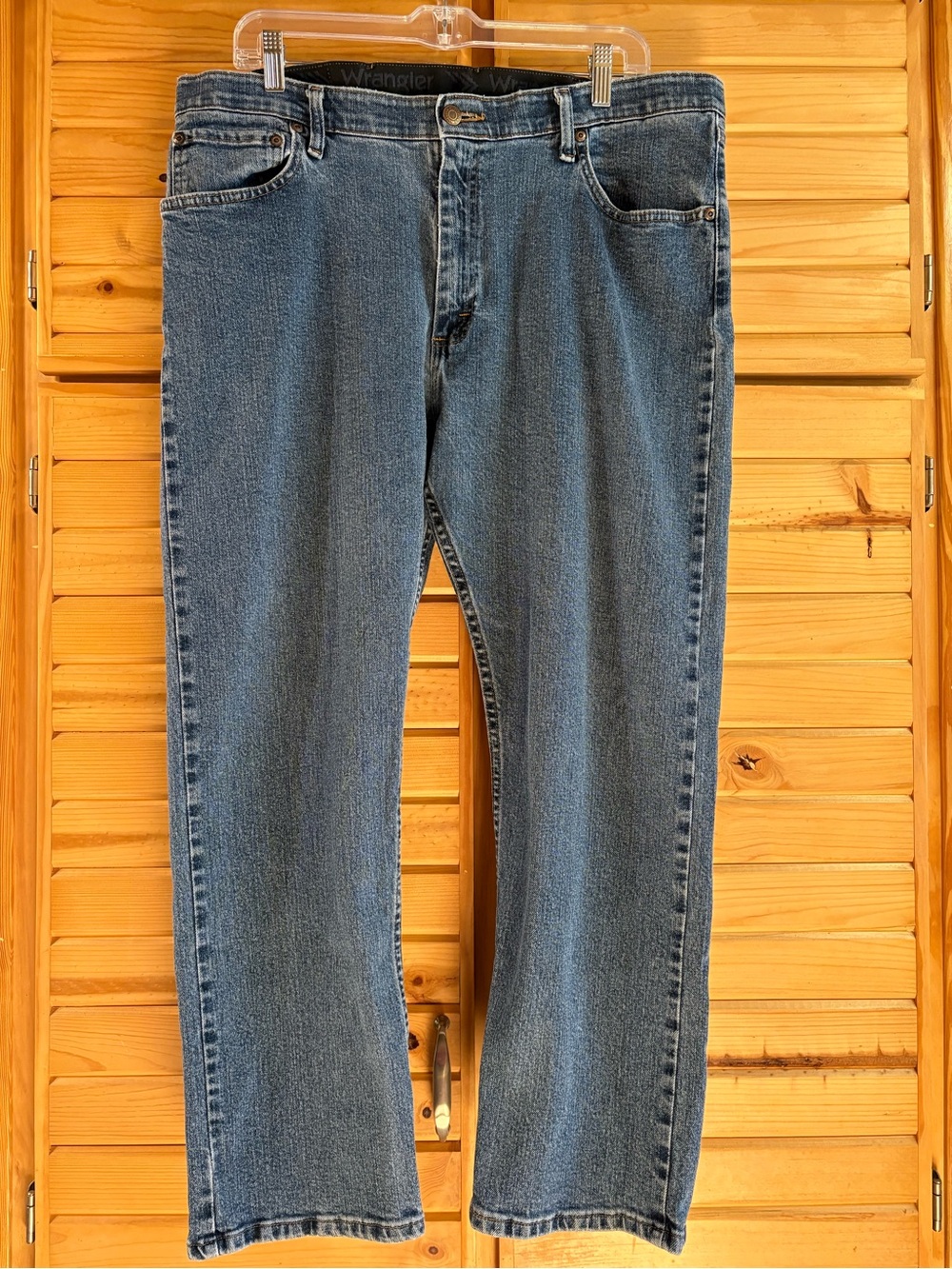 Men’s Wrangler Regular Fit Straight-Leg Stretch Denim Jeans, 38 x 29